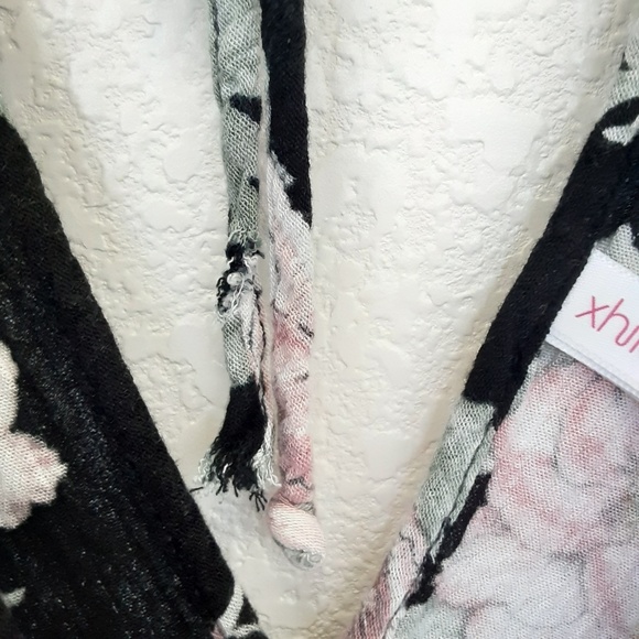 🌺Xhilaration Peony Floral Crop Top🌺 - Picture 5 of 8